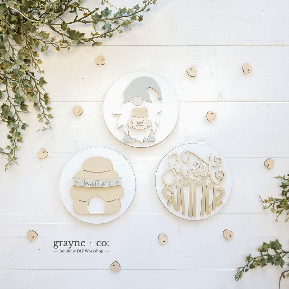 
                
                    Load image into Gallery viewer, Grayne &amp;amp; Co. Kits BEE THEMED Interchangeable Shiplap Signs for DIY Kit
                
            